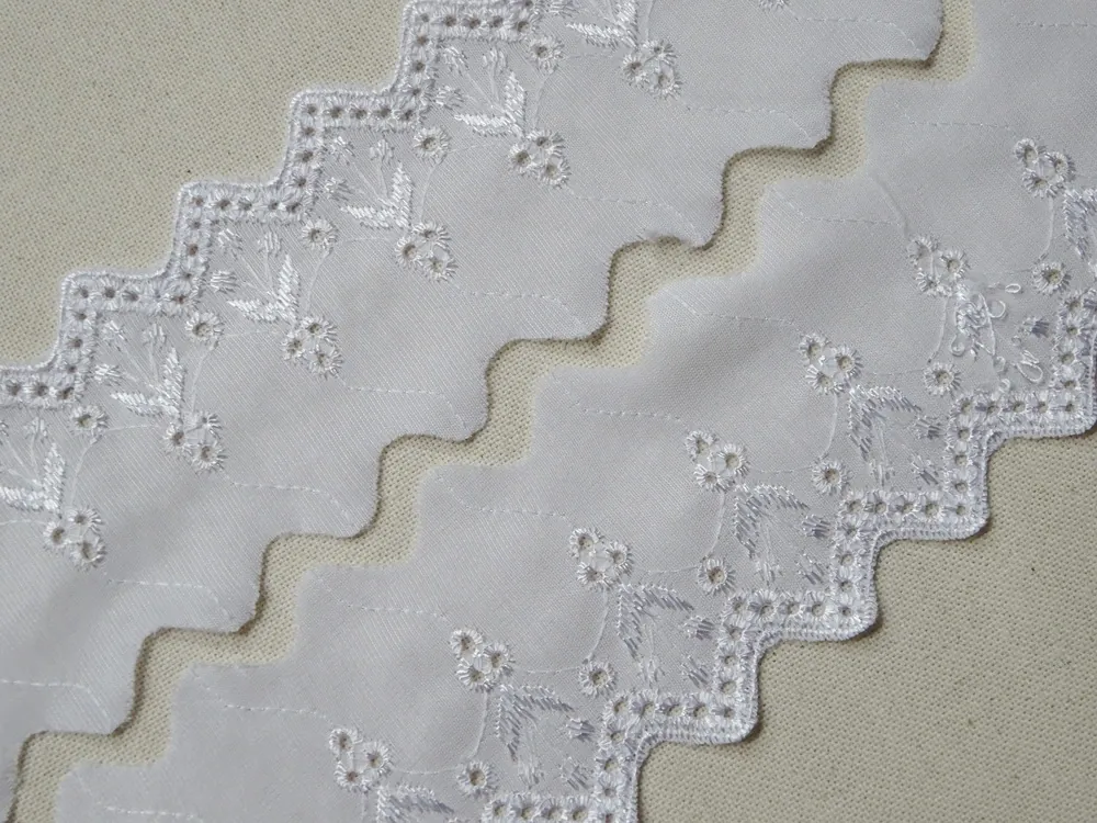 Madeira biela "vyšívaný vzor" 