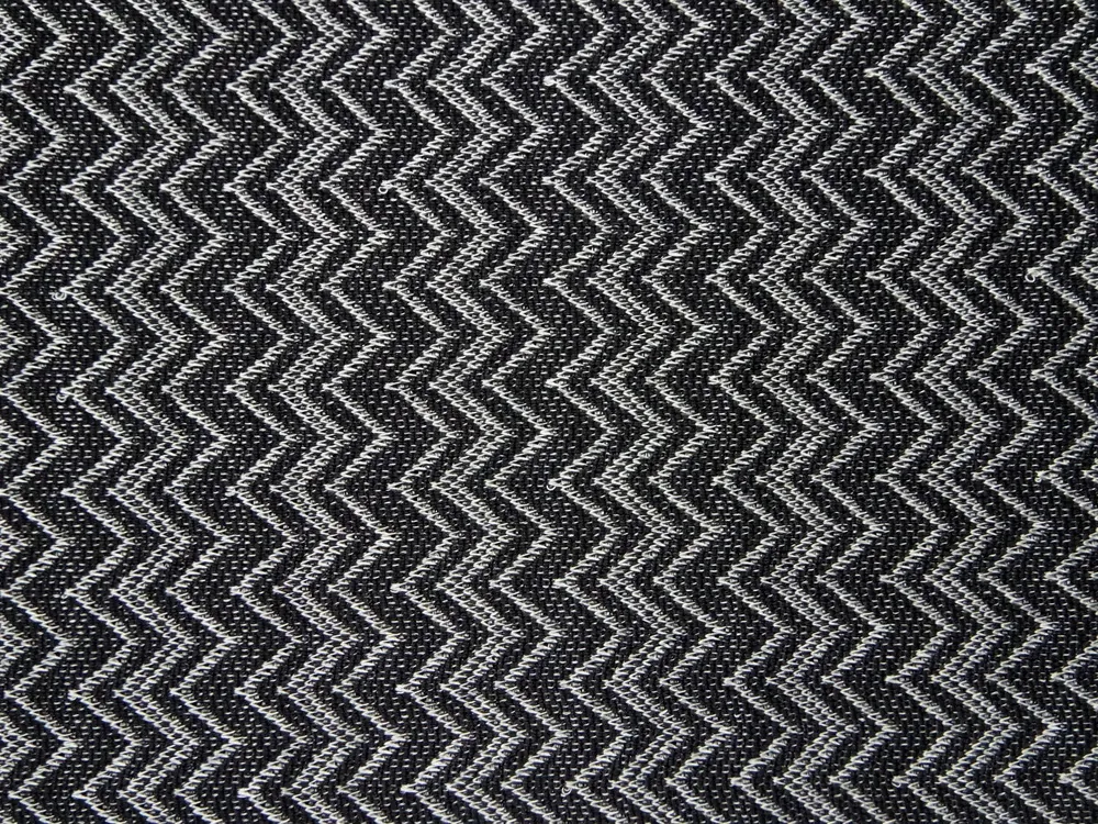 Svetrovina tenká čierna "sivý cik-cak" 