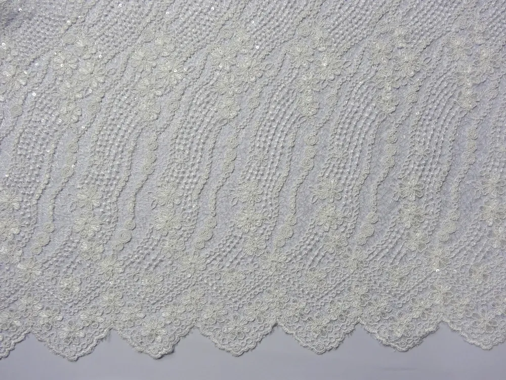Krajka smotanová "kvety, ďalšie vzory, flitre" 