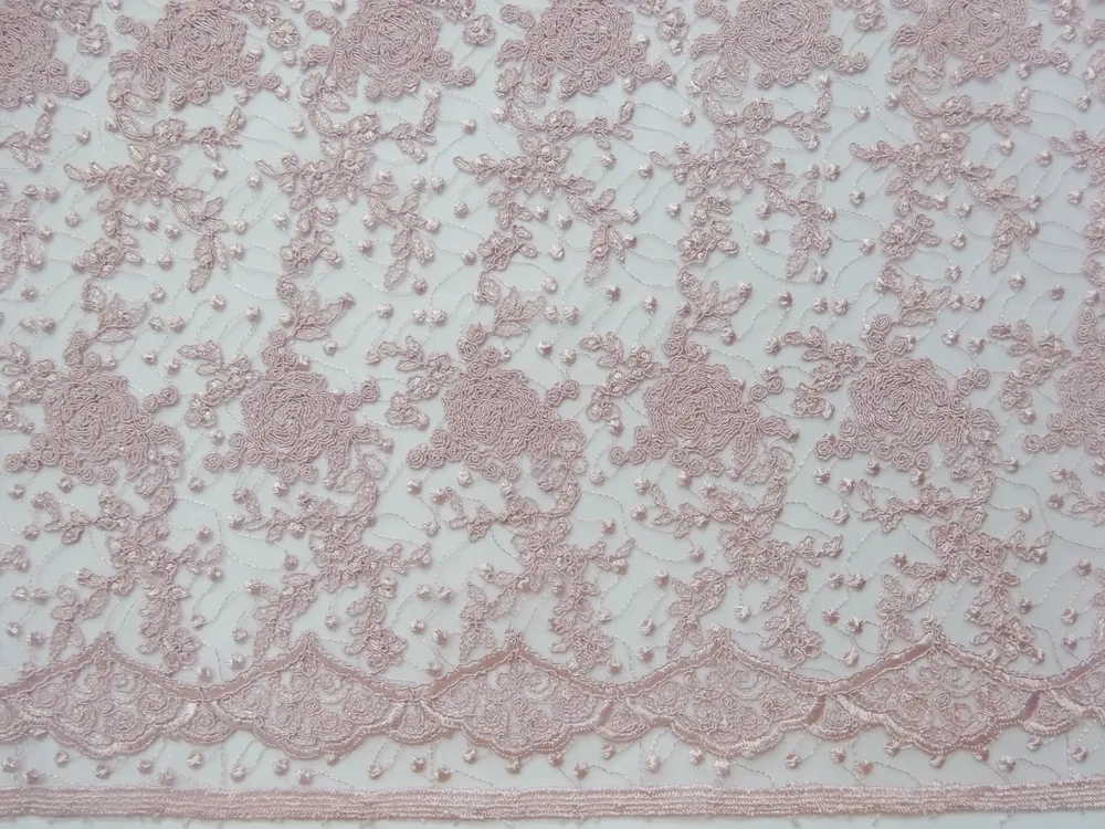 Vyšívaný tyl staroružový "plastický vzor" 