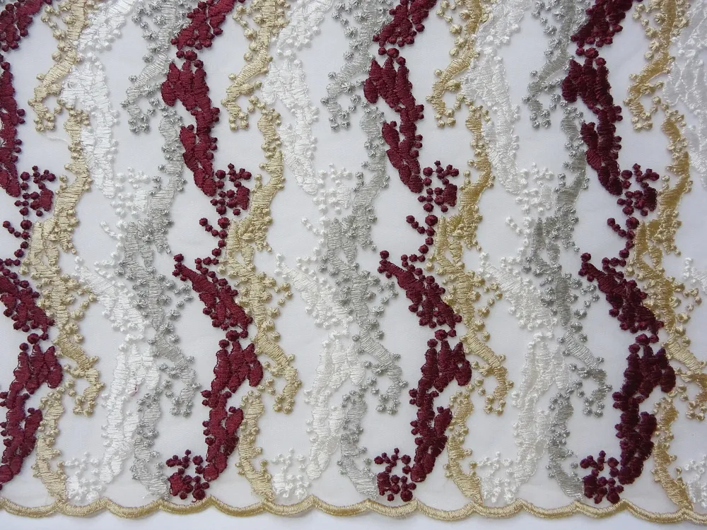 Vyšívaný tyl "farebné vlnky"