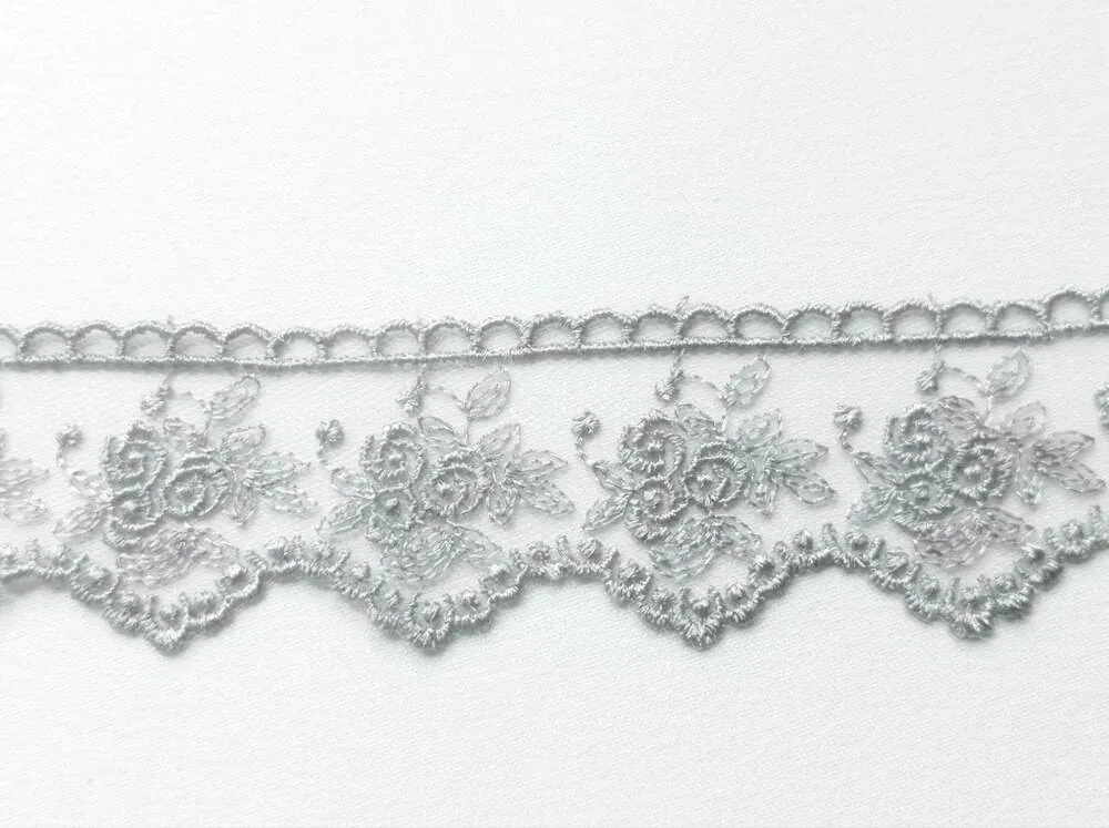 Čipka na tyle sivá "kvety" 