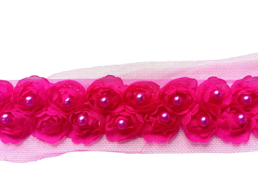 Borta ozdobná "cyklaménové kvety s korálikom"