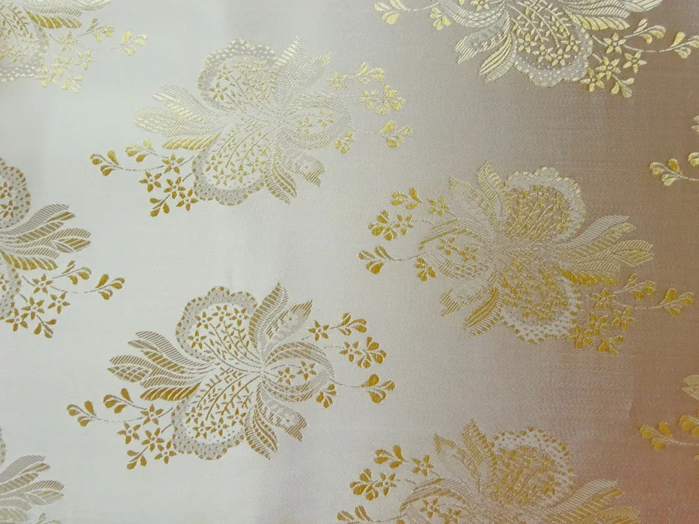 Brokát svetložltý "kvety"