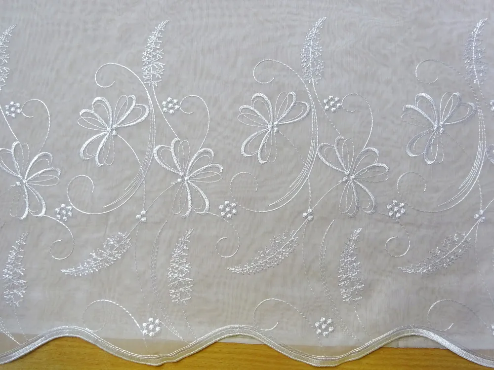 Záclona biela "biele vyšívané kvety" - 180 cm 
