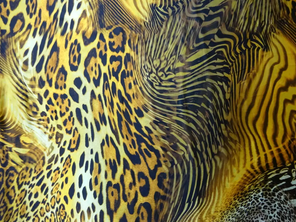 Satén žlto-hnedo-čierny "zvierací motív" - zbytok