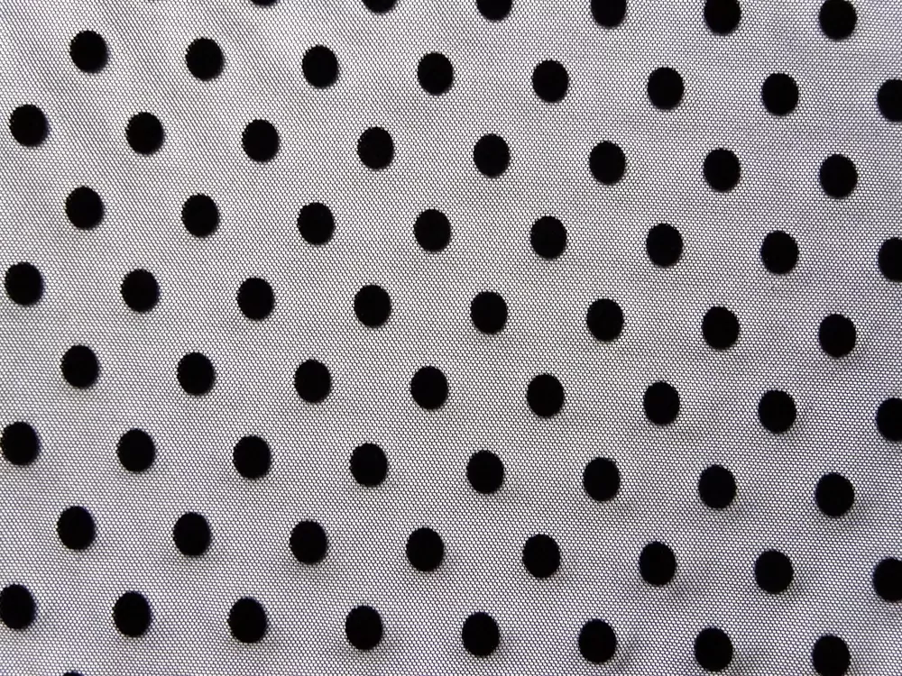 Tyl elastický čierny "čierna zamatová bodka" - zbytok 