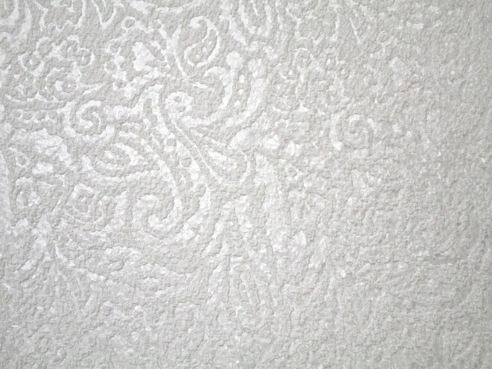 Úplet svetlo maslový "plastické ornamenty" - 2. akosť 
