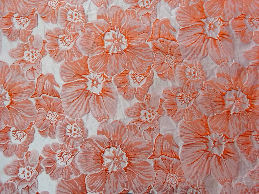 Žakard svetlopomarančový "plastické kvety"