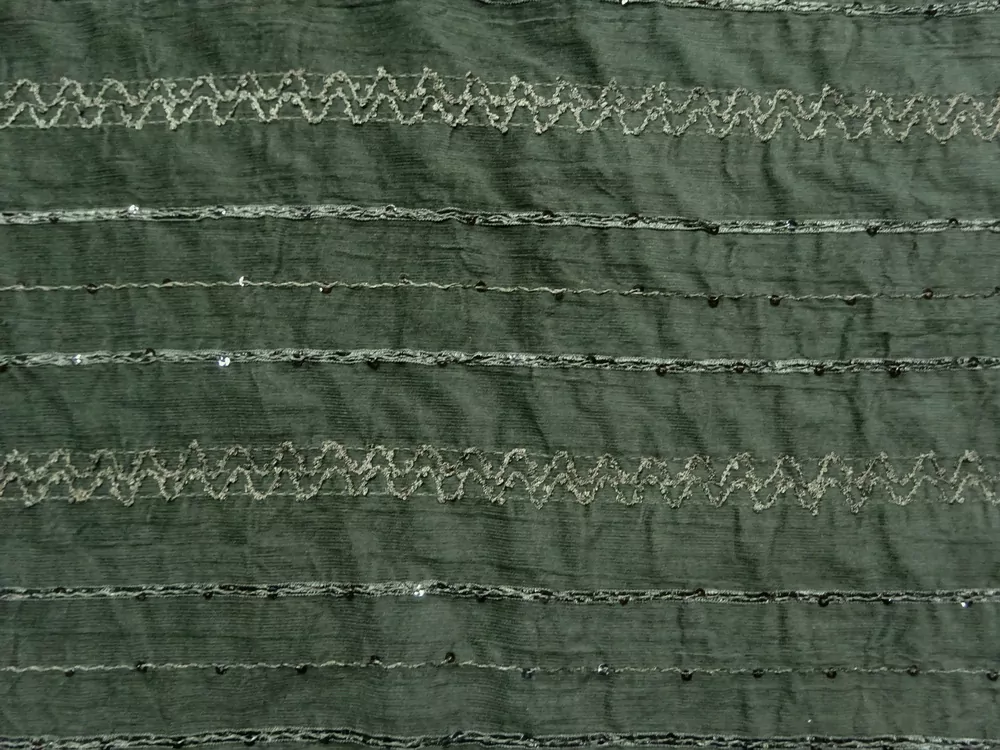 Menžester tmavozelený "vzorovaný, flitre" 