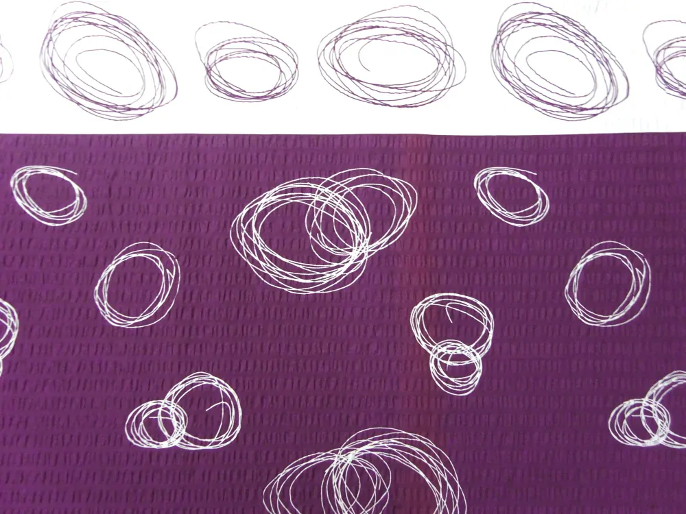 Krep bielo-baklažánový "kruhy" 