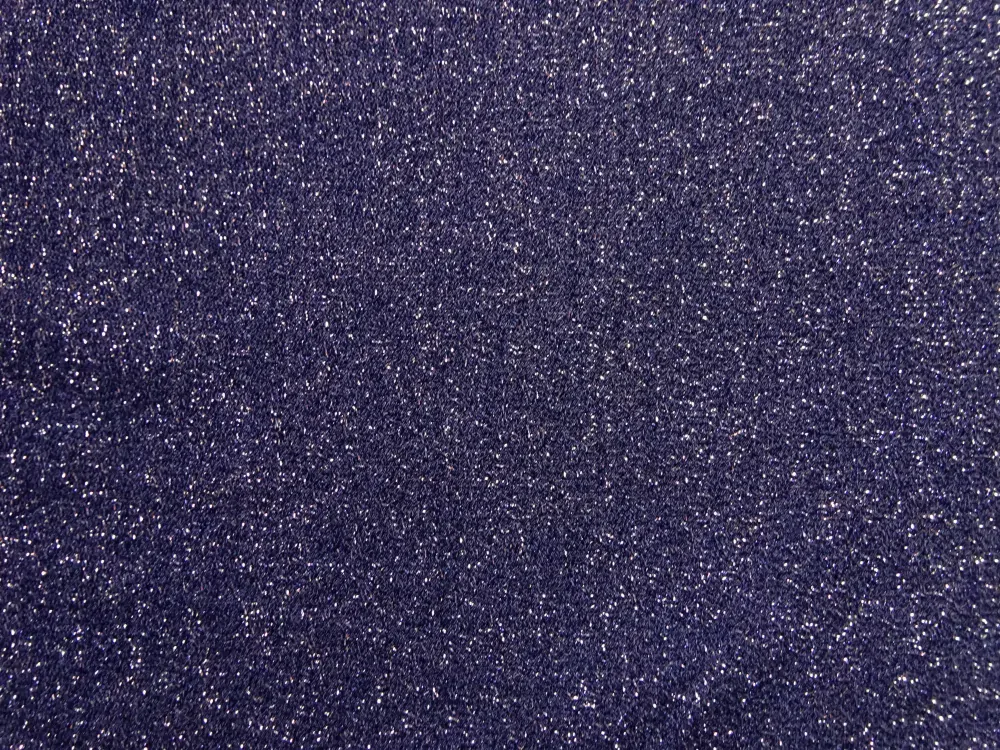 Úplet tmavomodrý "pretkávaný striebornou nitkou" 