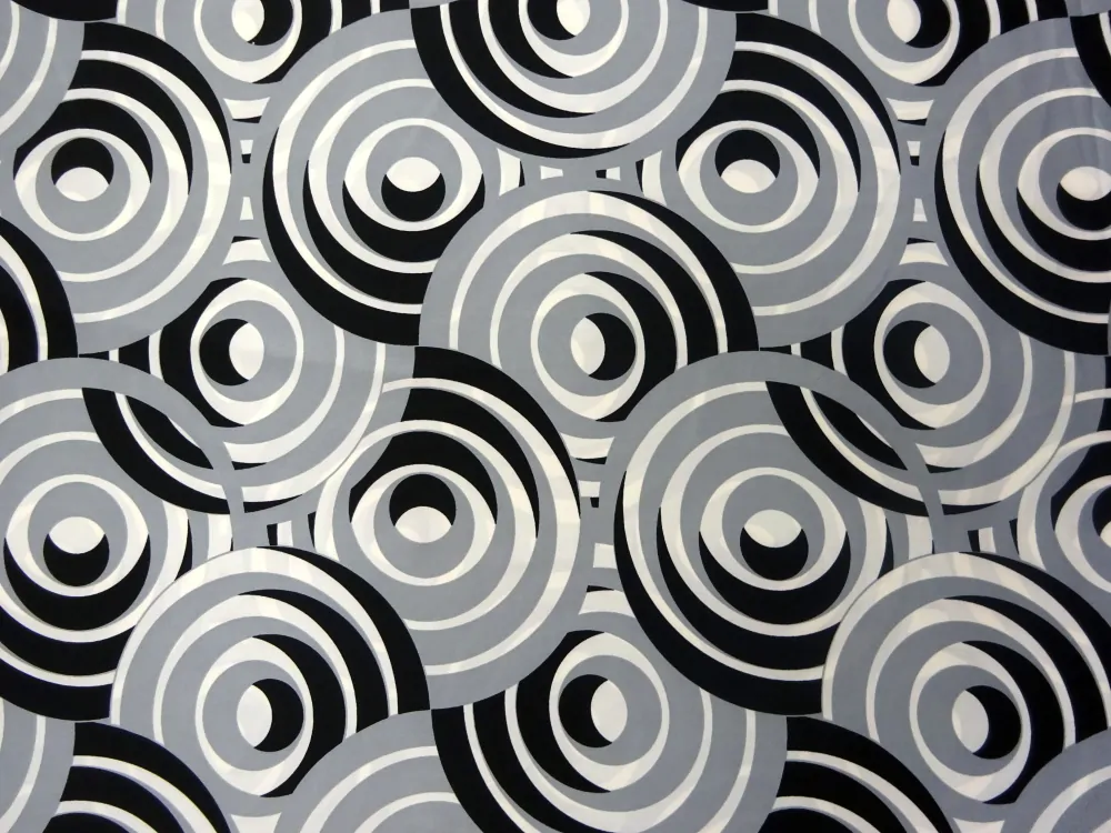 Hodváb smotanovo-sivo-čierny "kruhy" 