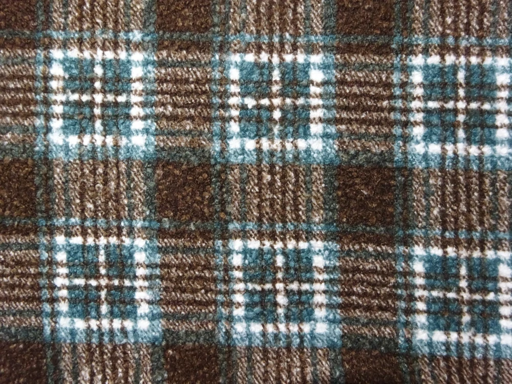 Buklé bielo-hnedé "tyrkysovomodré káro"