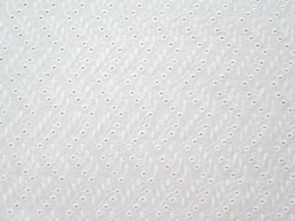 Madeira biela "vyšívané listy" 