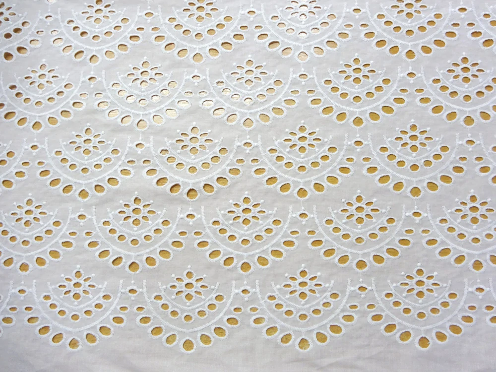 Madeira biela "vyšívaný vzor" 