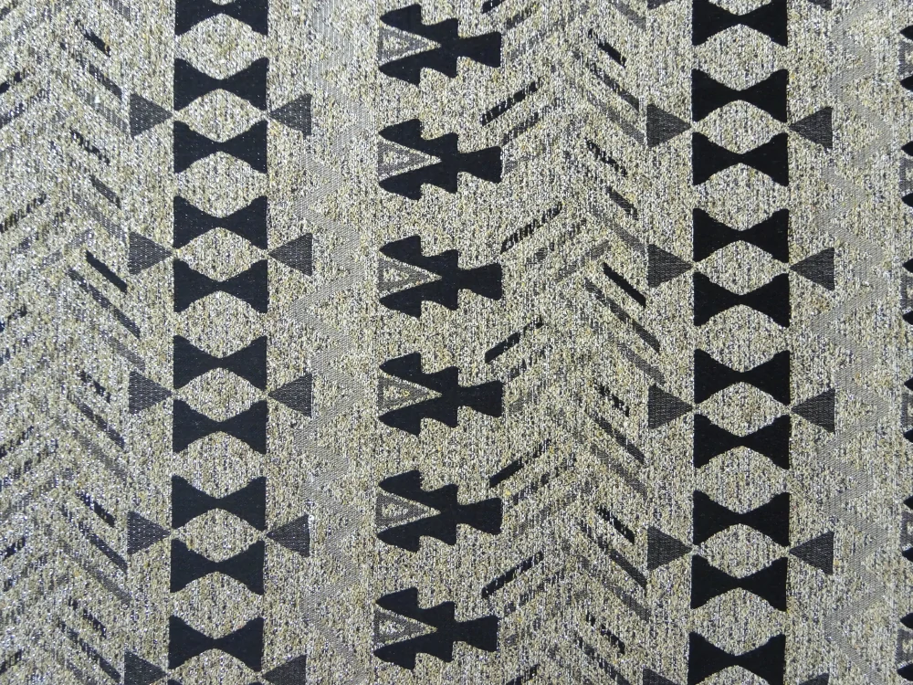 Žakard béžový žíhaný "čierny vzor" - pretkávaný striebornou nitkou 