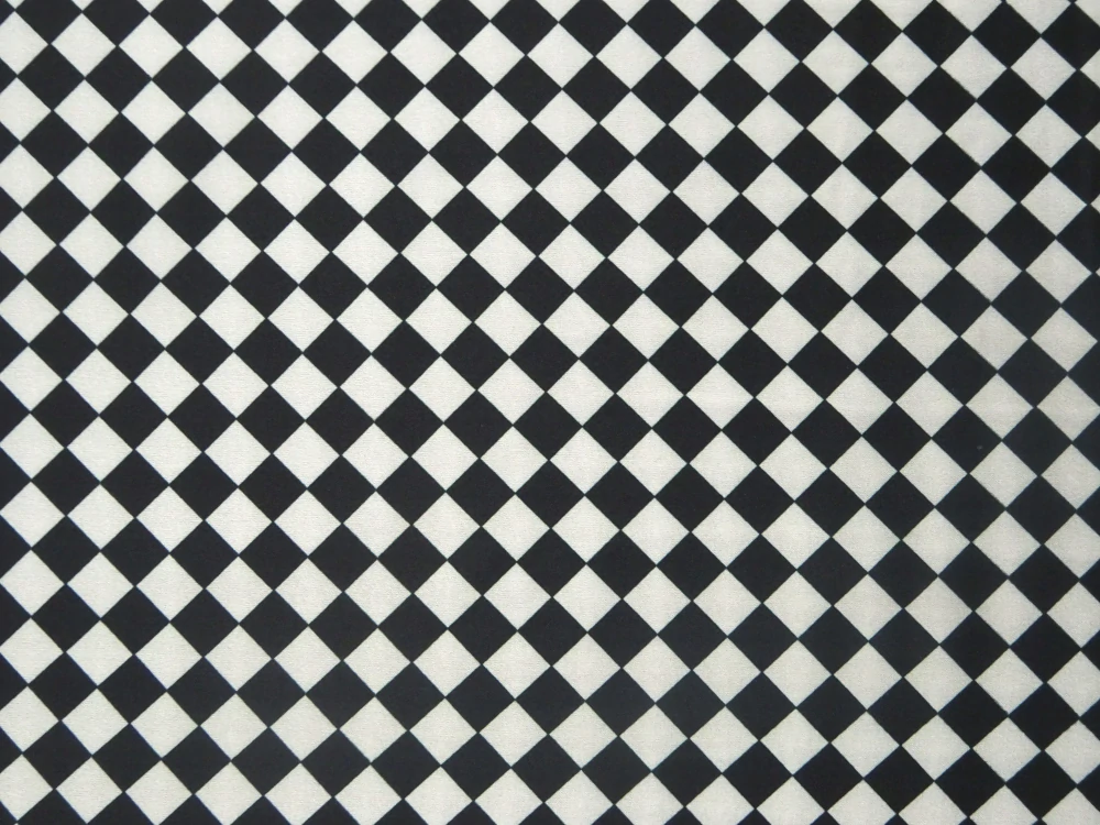 Hodváb smotanovo-sivý "čierne kosoštvorce" 