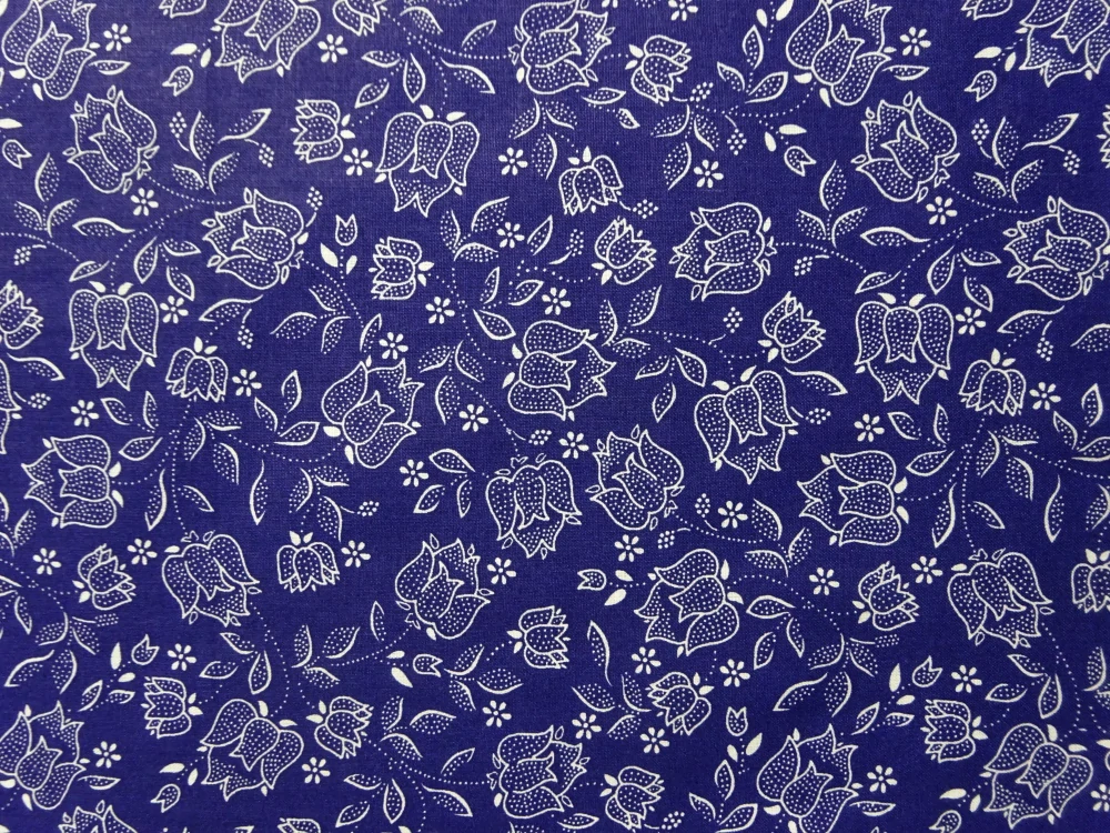 Bavlna tmavomodrá "biele kvety"