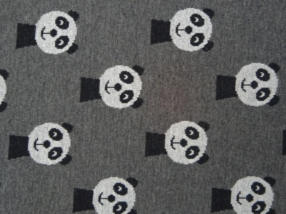 Svetrovina sivá "panda" 