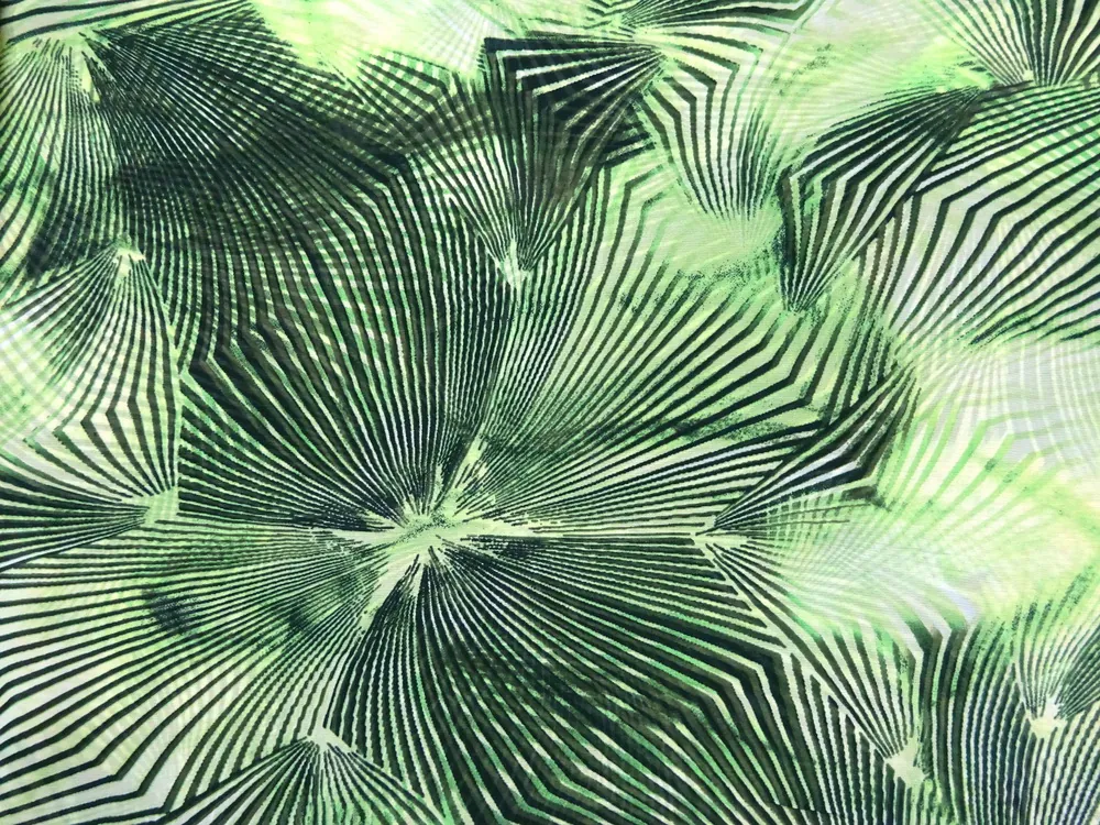 Šifón smotanový "zeleno-čierny vzor" 