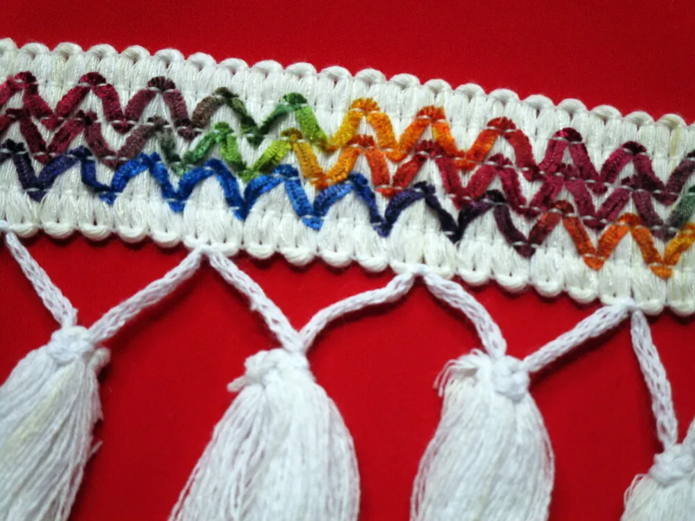 Lemovka farebný cik-cak "biely strapec"