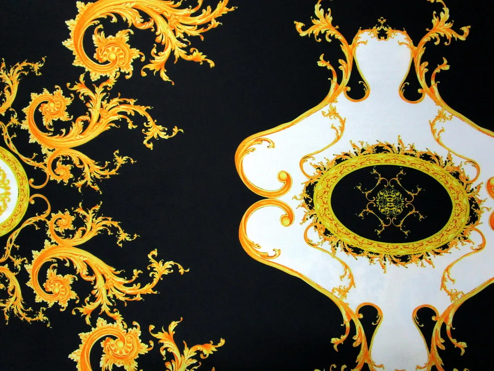 Hodváb čierny "bielo-žltý ornament" 