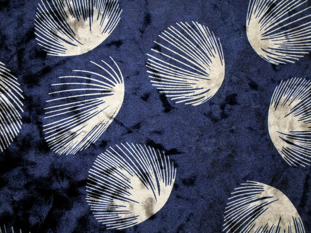 Úplet velur tmavomodrý "strieborné mušle"