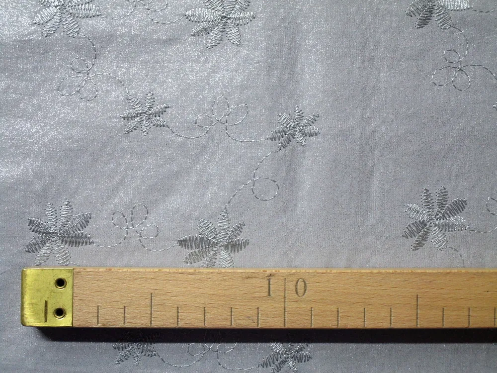 Bavlna strieborná "strieborné kvety" 