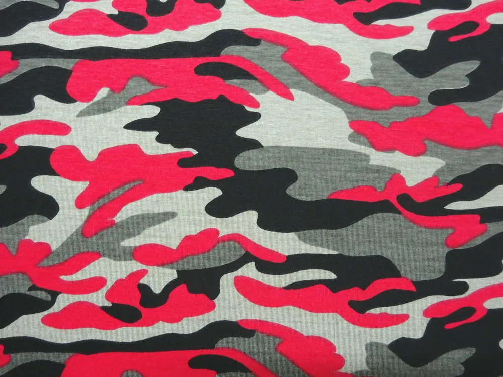 Úplet zelenkavo-čierny "červený maskáč"