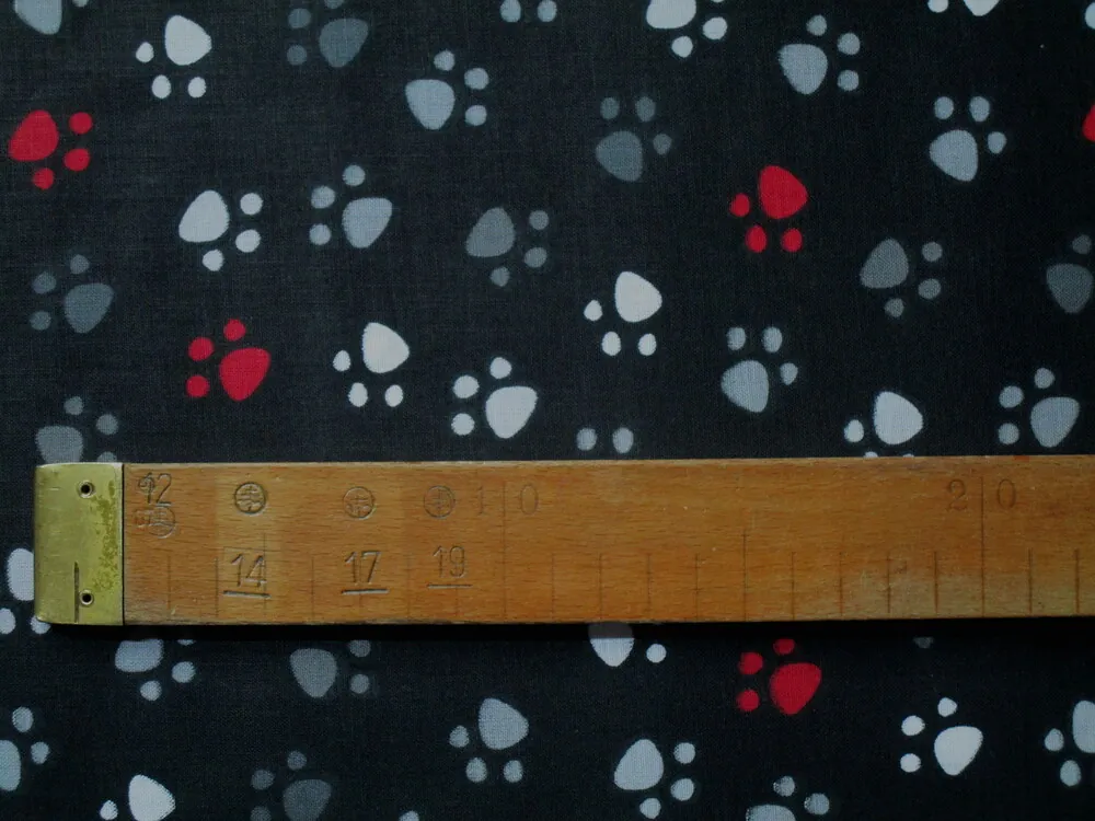 Bavlna čierna "farebné ťapky" 