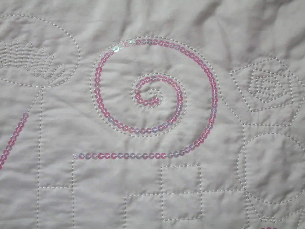 Bundovina prošev biela "ružovkasté flitre" 