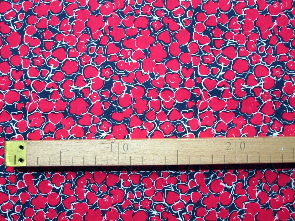 Bavlna tmavomodrá "srdiečka, kvetiny" - zbytok