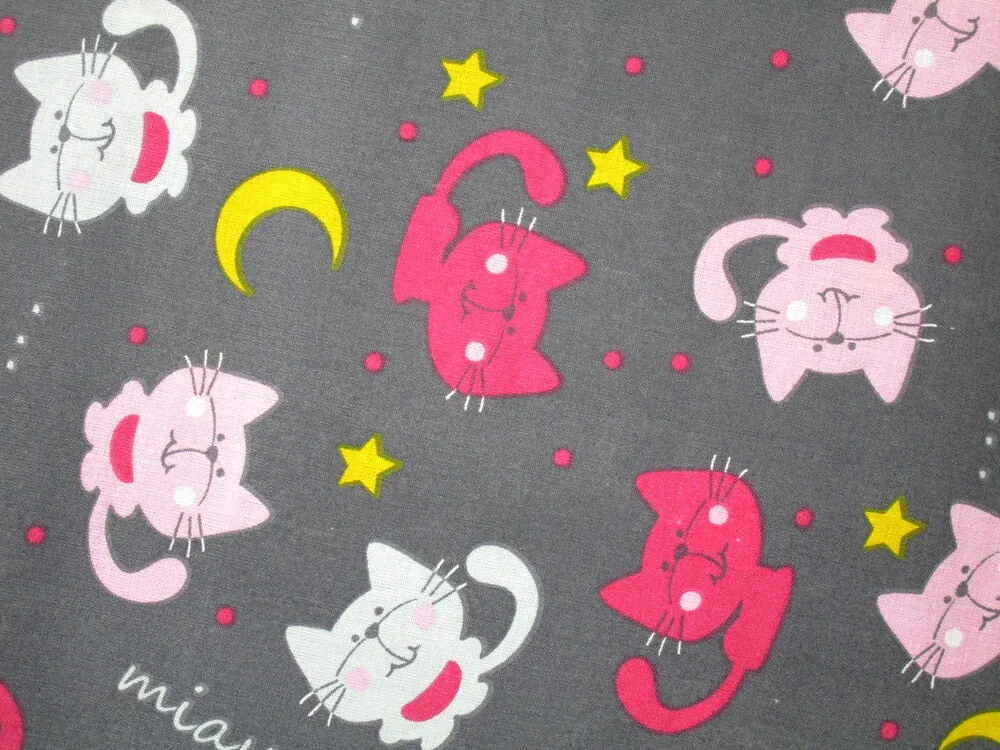 Bavlna tmavosivá sivé a ružové mačičky"