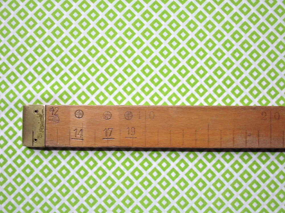 Šatovka Kelly biela "zelené štvorčeky" 