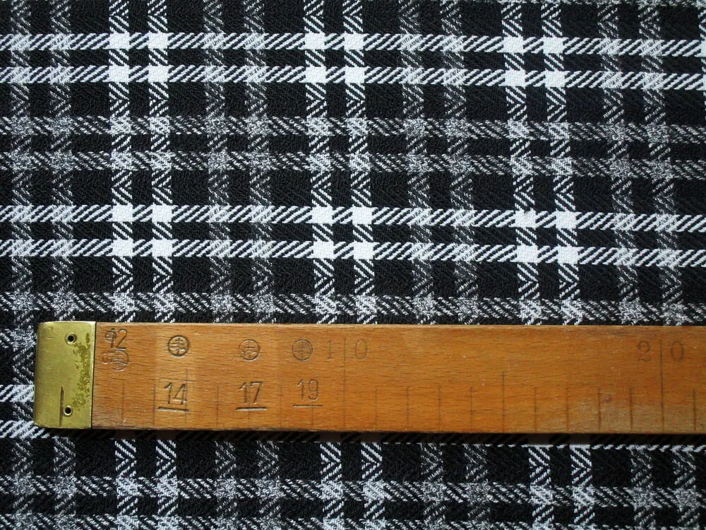 Kostýmovka čierna "biele káro"