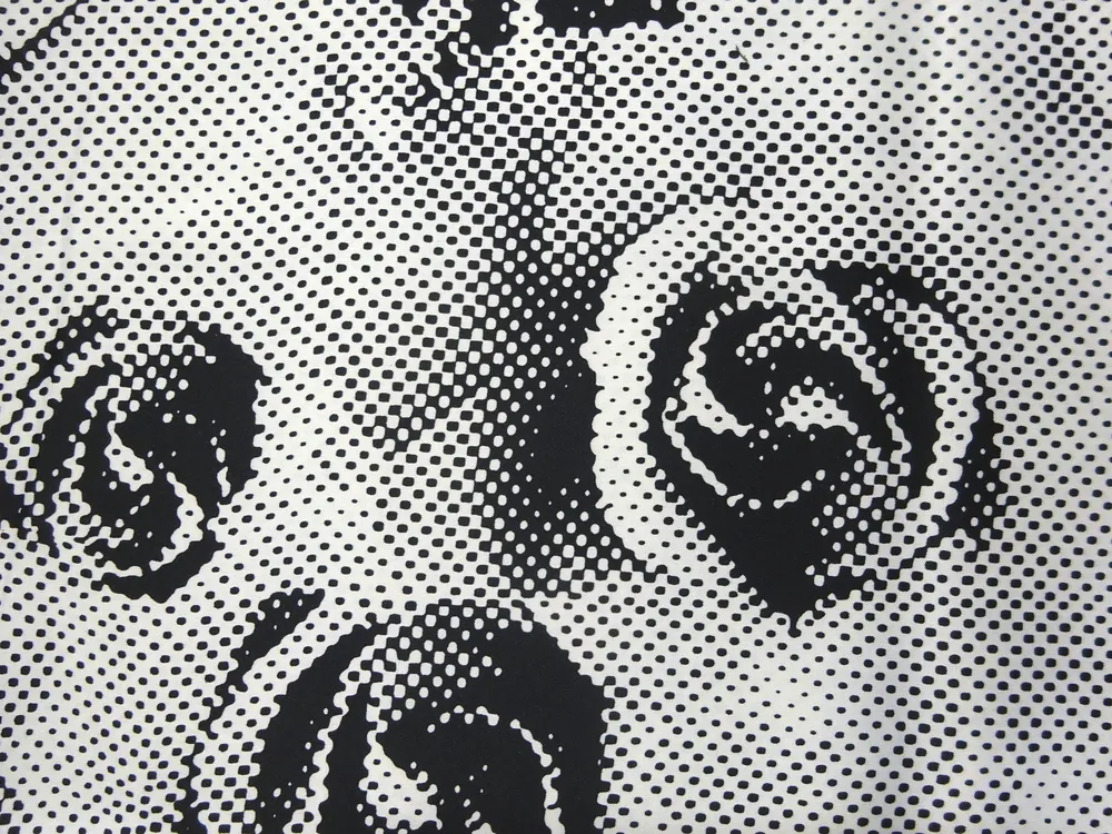 Satén smotanová "čierny vzor" - zbytok, polomat