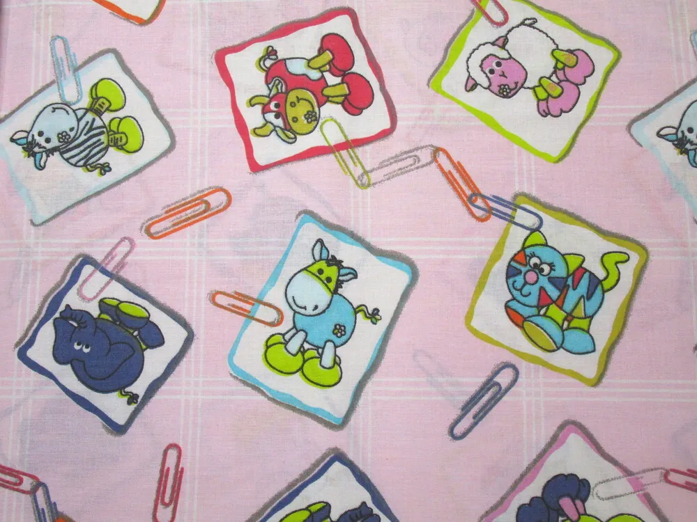 Bavlna svetloružová "zvieratká, káro"