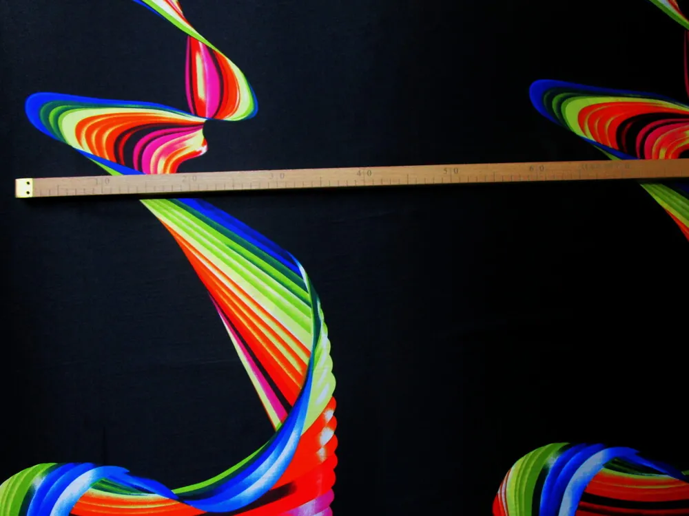 Satén čierny "farebná vlnovka" 