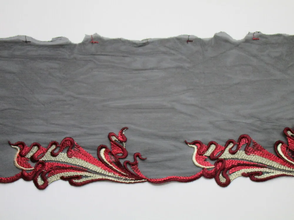 Borta čierna na tyle "vyšívaný kvet"