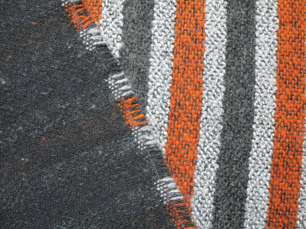 Kabátovina pomarančovo-sivo-čierna "pásiky"