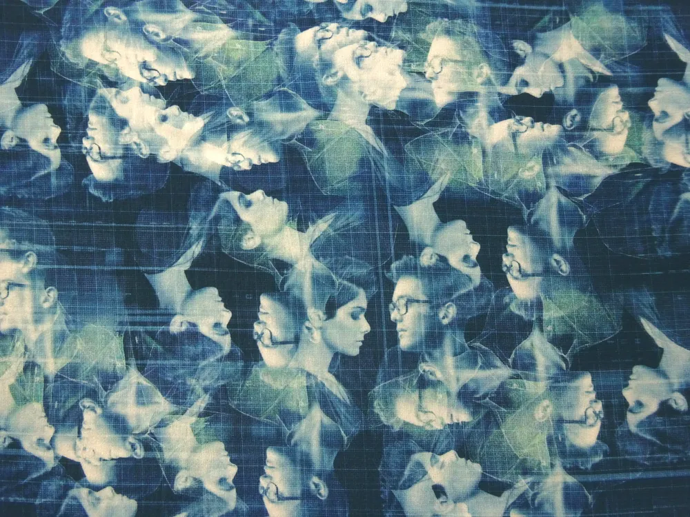 Úplet tmavomodrý "tváre"