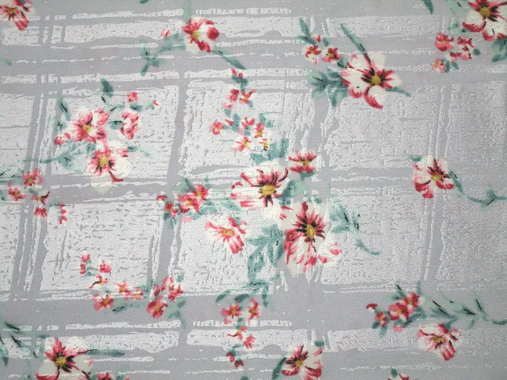 Hodváb sivo-strieborný "kvety" 