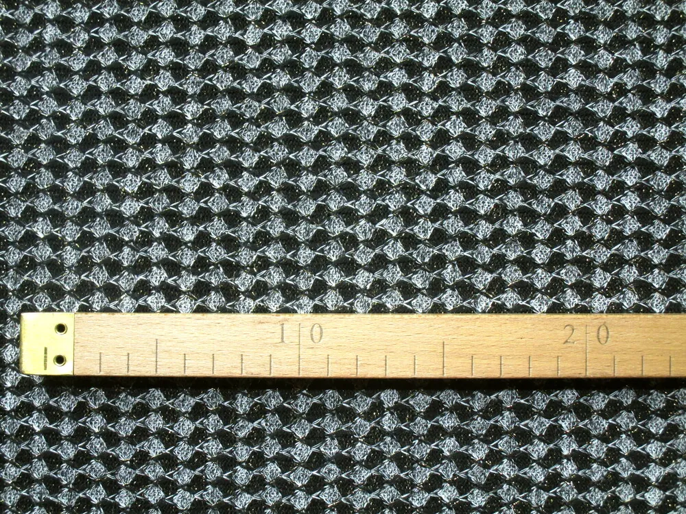 Svetrovina tenká sivo-čierna "zlatou nitkou pretkávaná"