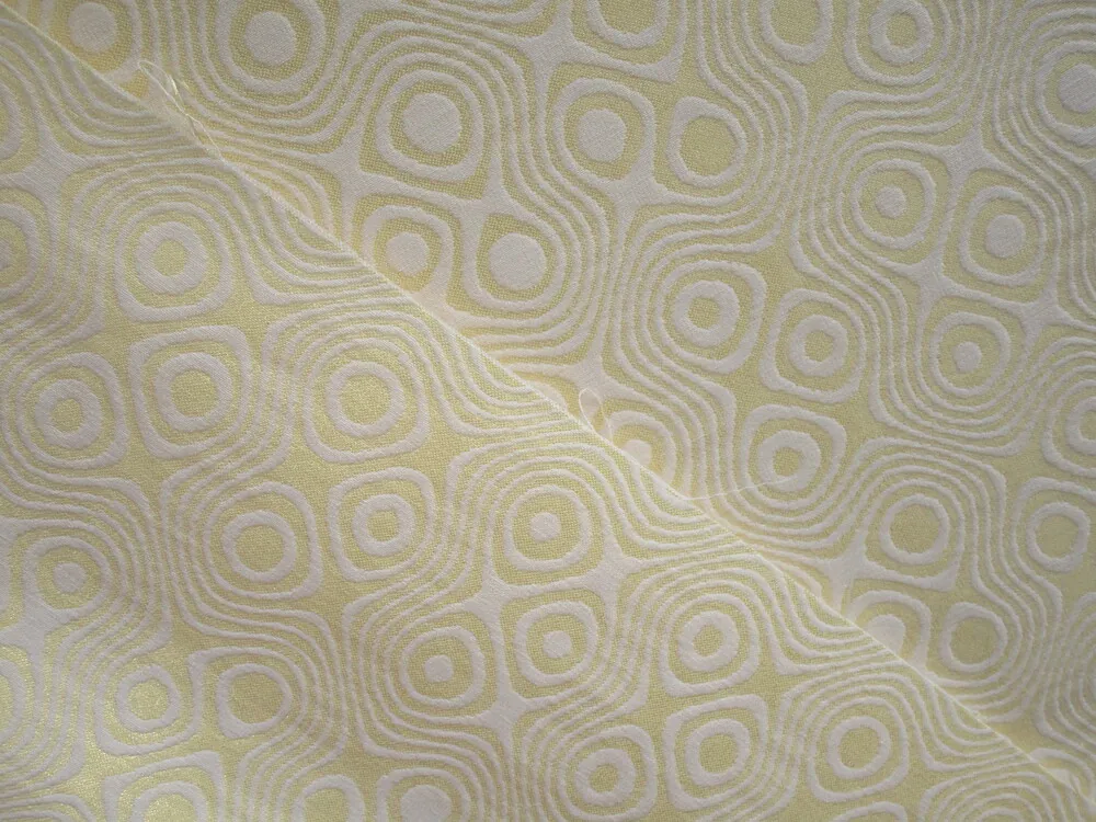 Žakard maslovo-zlatý "biely vzor"