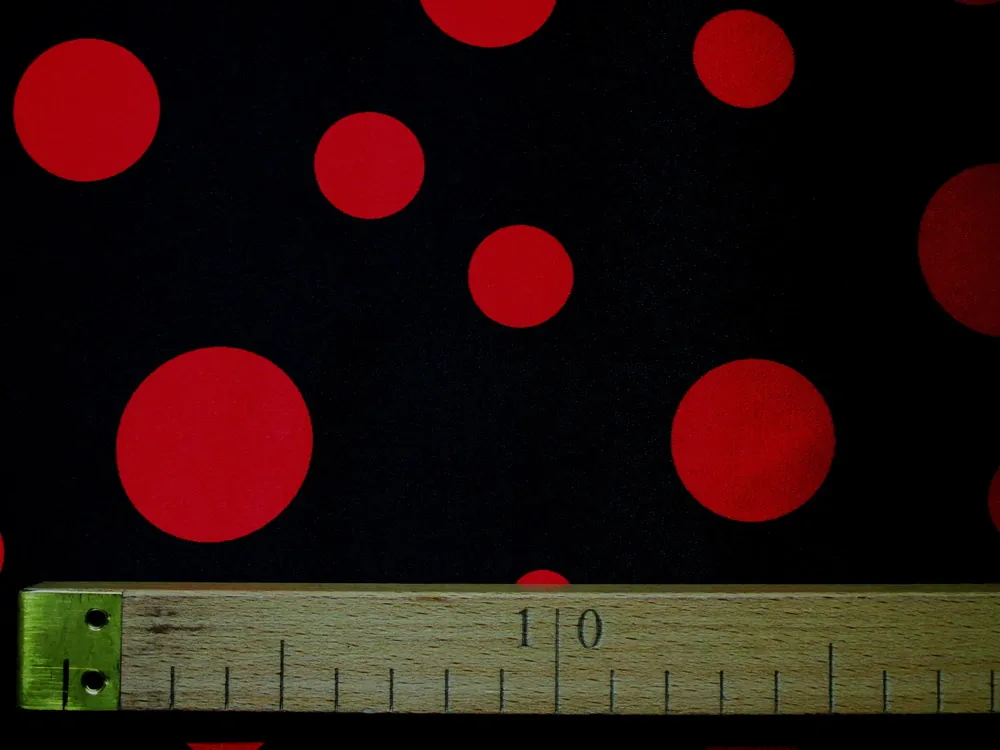 Satén čierny "červená bodka" 