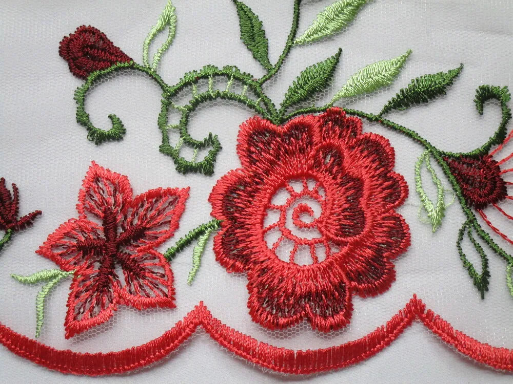 Borta biela "vyšívaný kvet"