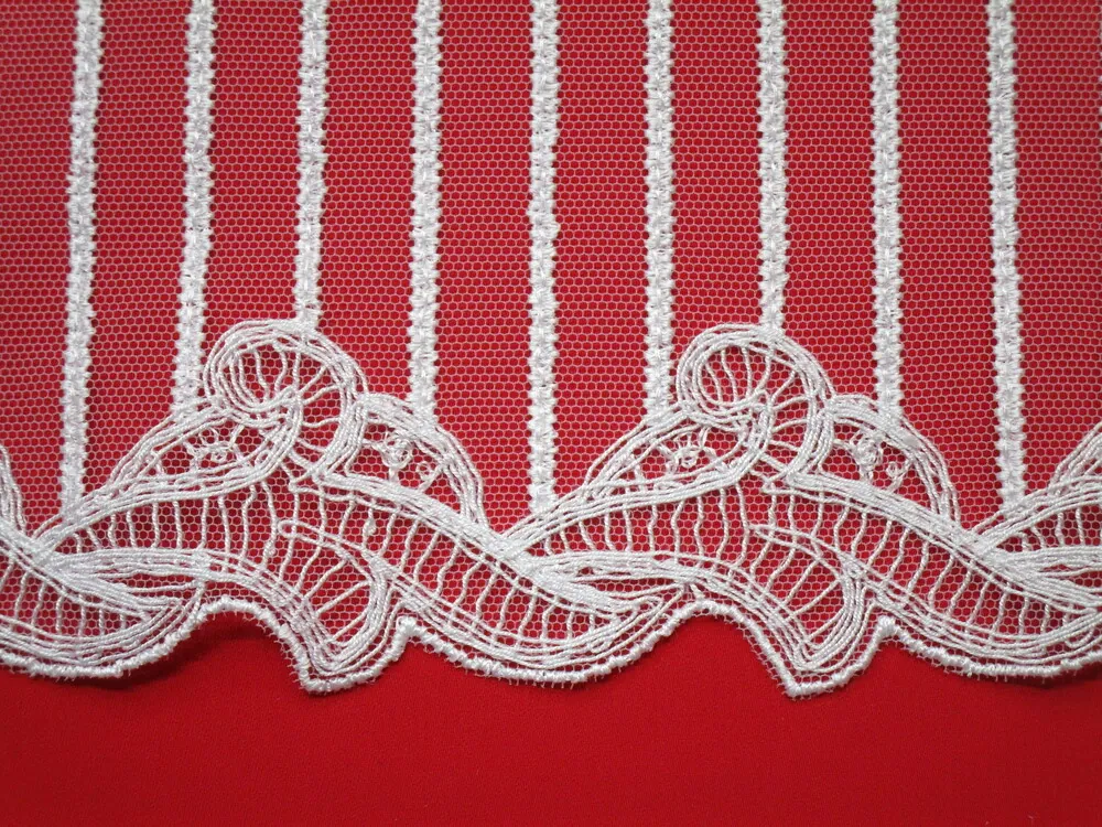 Borta biela na tyle "vzorovaná"