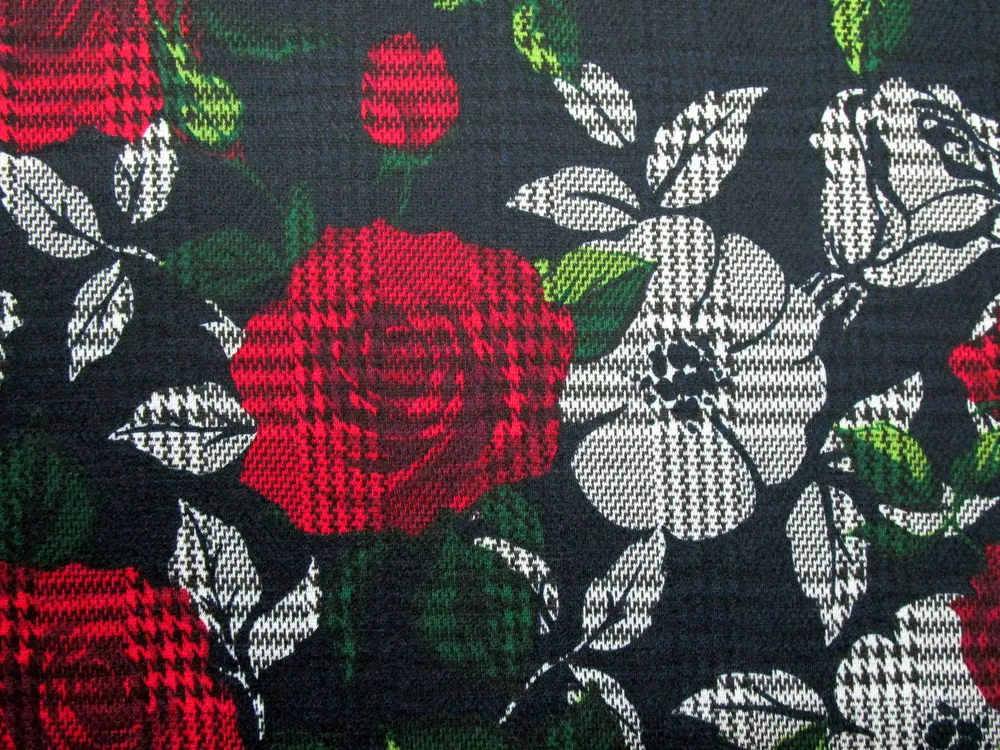 Úplet tmavomodrý "biele a červené kvety"