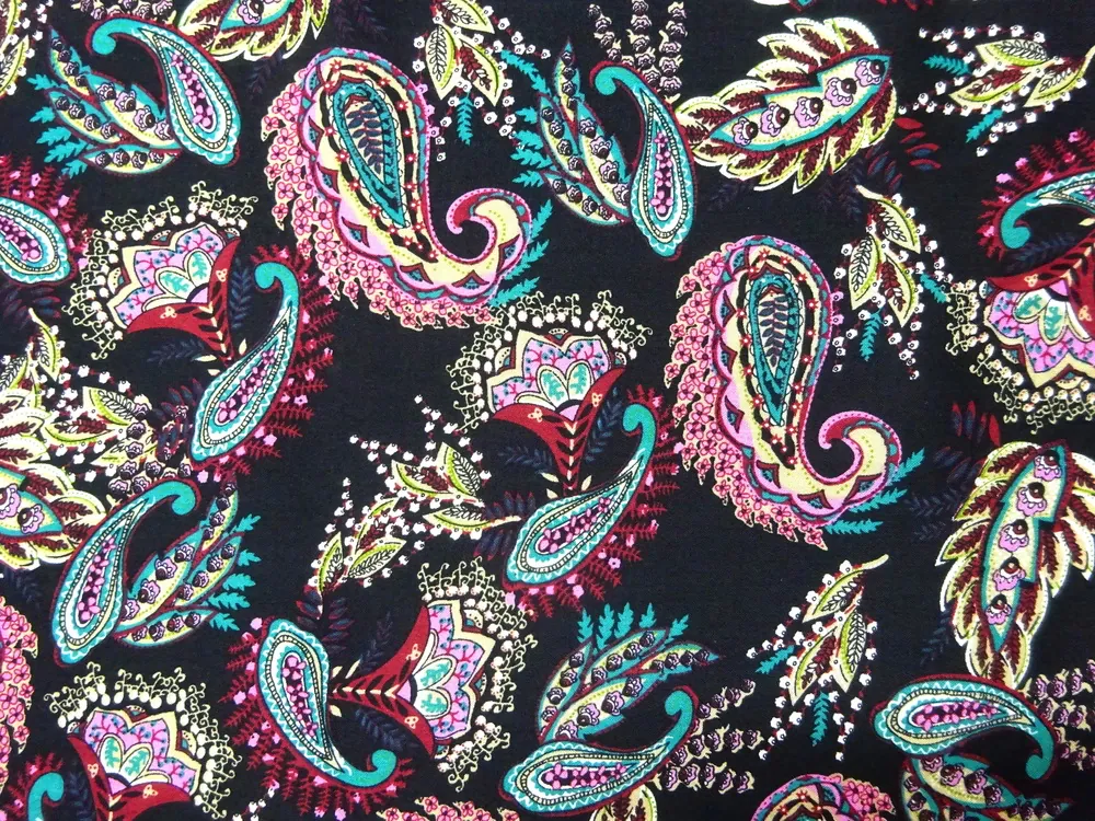 Šatovka čierna "kašmírový vzor"